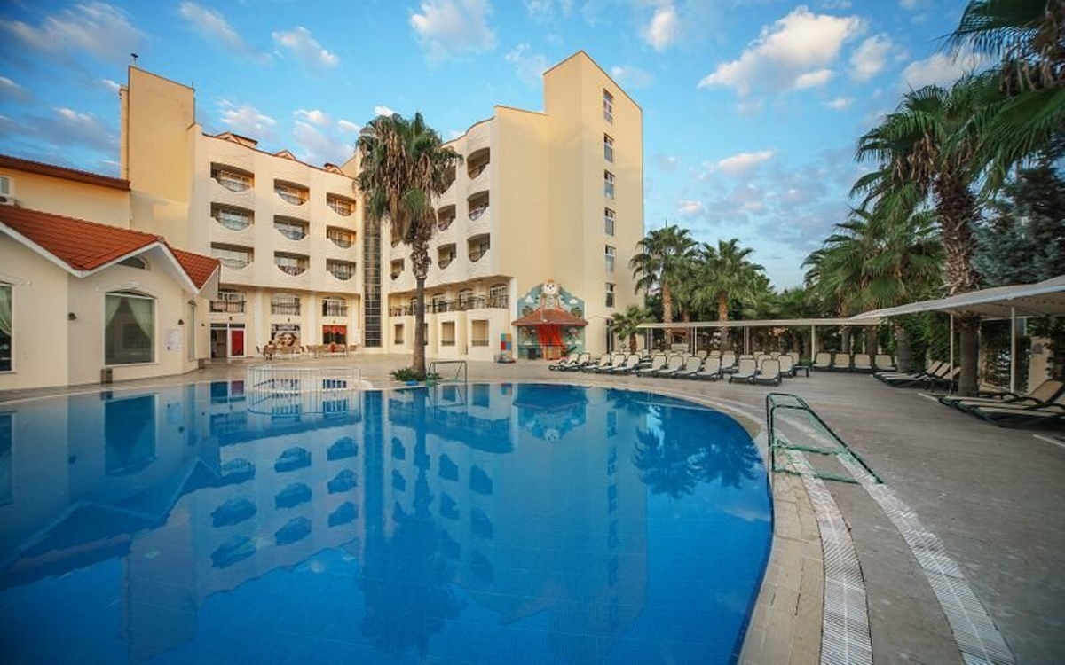 Larissa Inn Hotel 1
