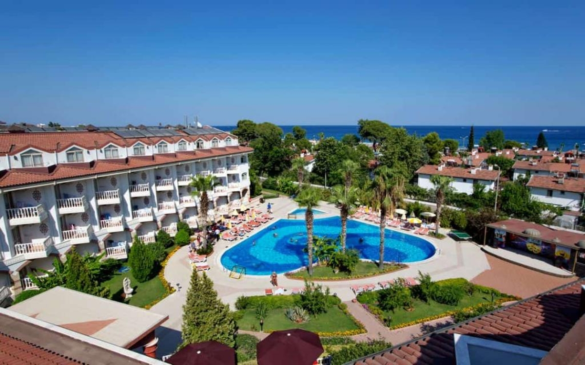 Larissa Sultan Beach 1