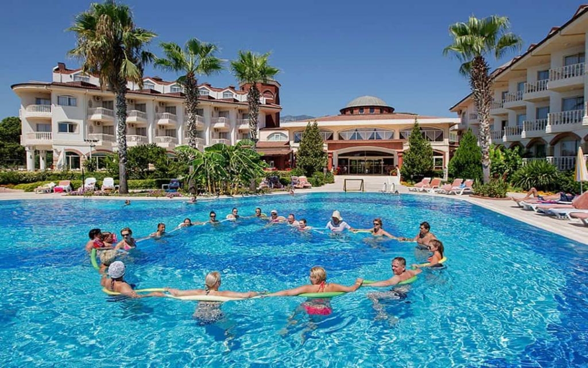 Larissa Sultan Beach 2