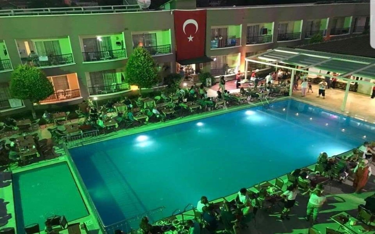 Sayanora Hotel 1