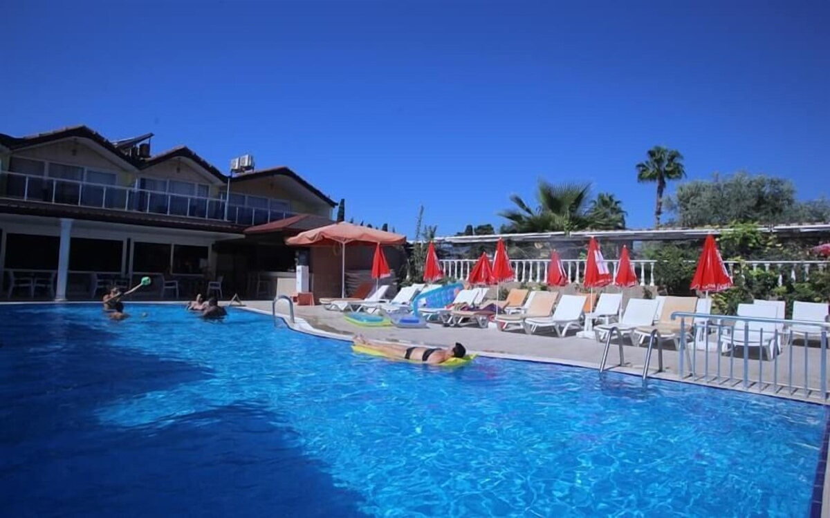 Sayanora Hotel 3