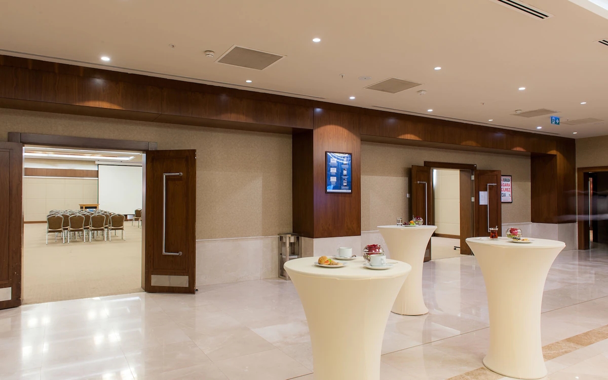 ISG Airport Hotel 4