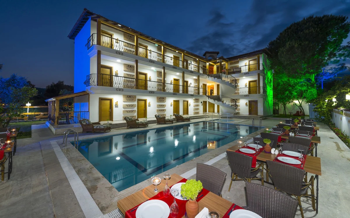Amore Hotel Teki̇rova 3