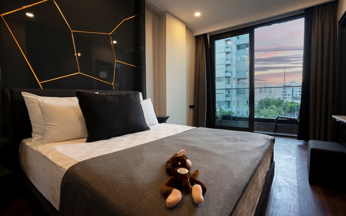 Lucky Monkey Hotel 4