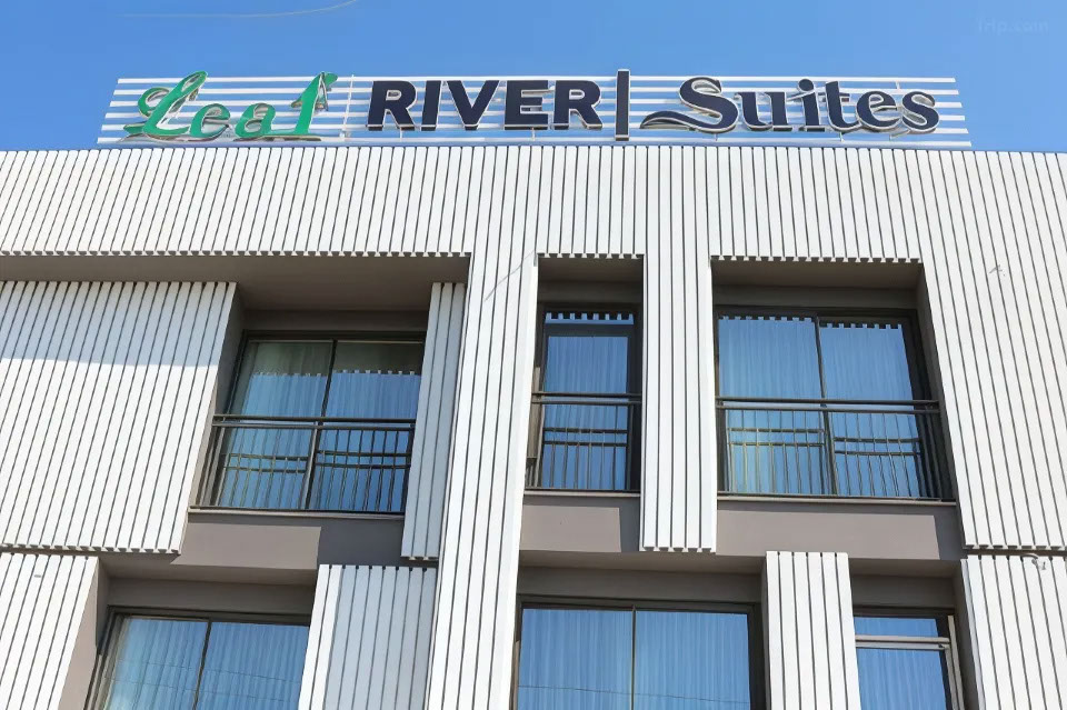 Leaf River Suites