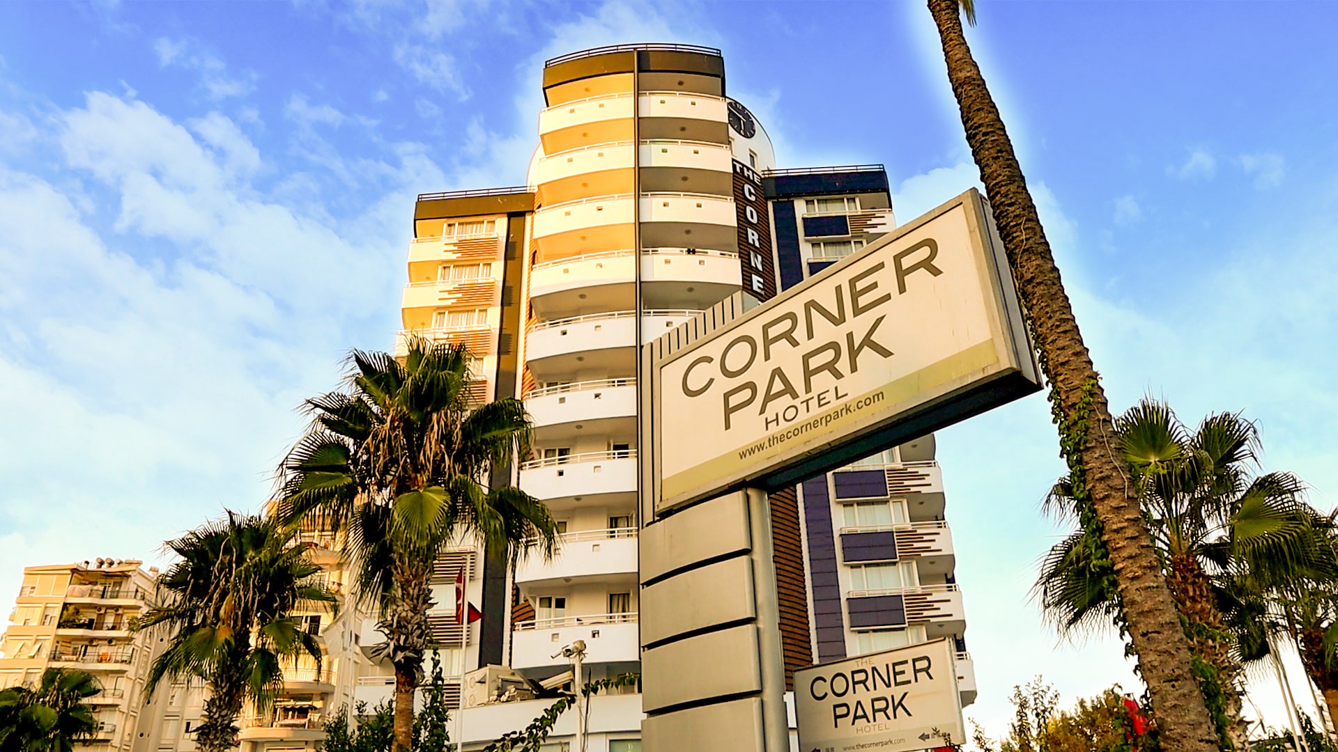The Corner Park Hotel 4
