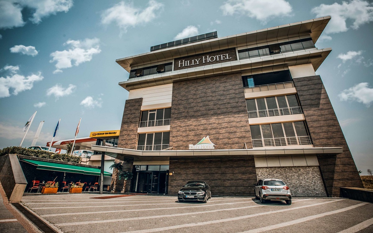Hilly Hotel 1