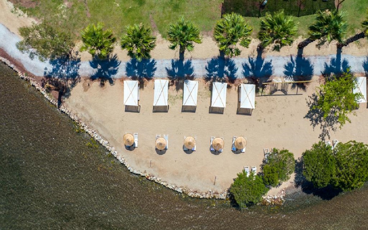 Chillos Beach Hotel Lounge