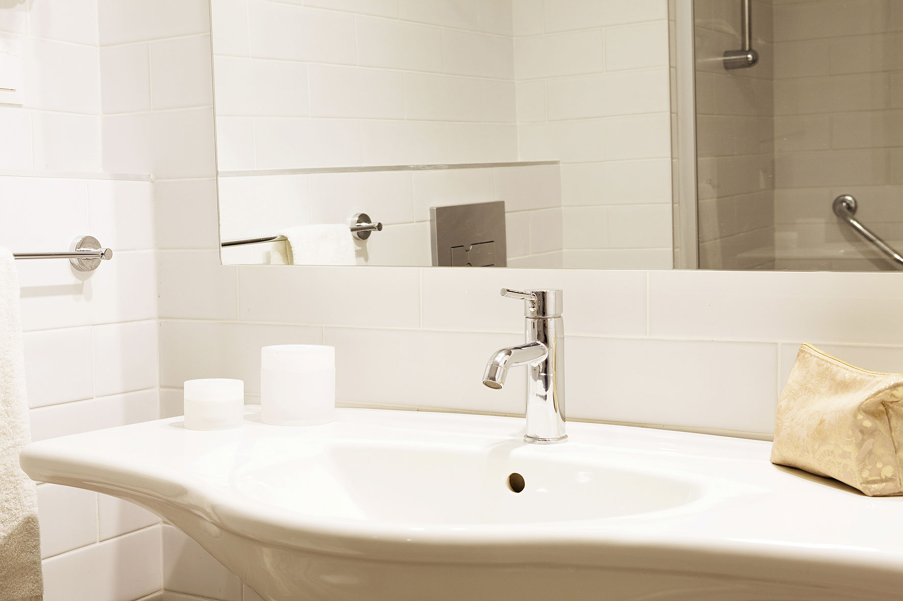 The Beachfront Hotel 4