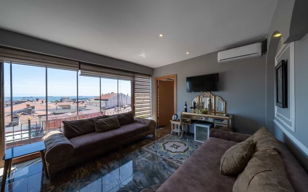 Holiday Business Suit Otel 1