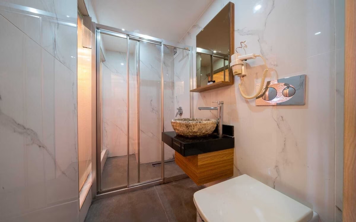 Holiday Business Suit Otel 2