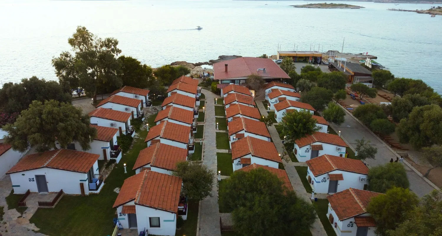 Maya Bistro Hotel Beach 1