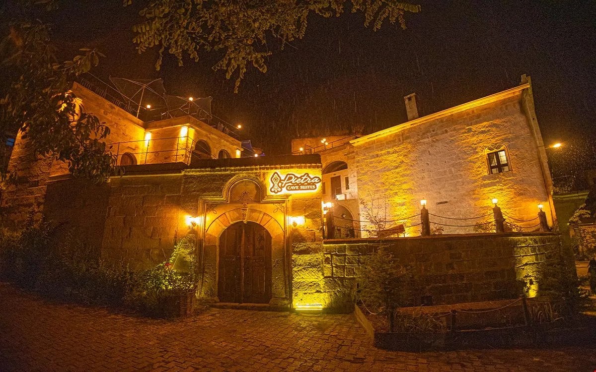 Pietra Cave Suites 1