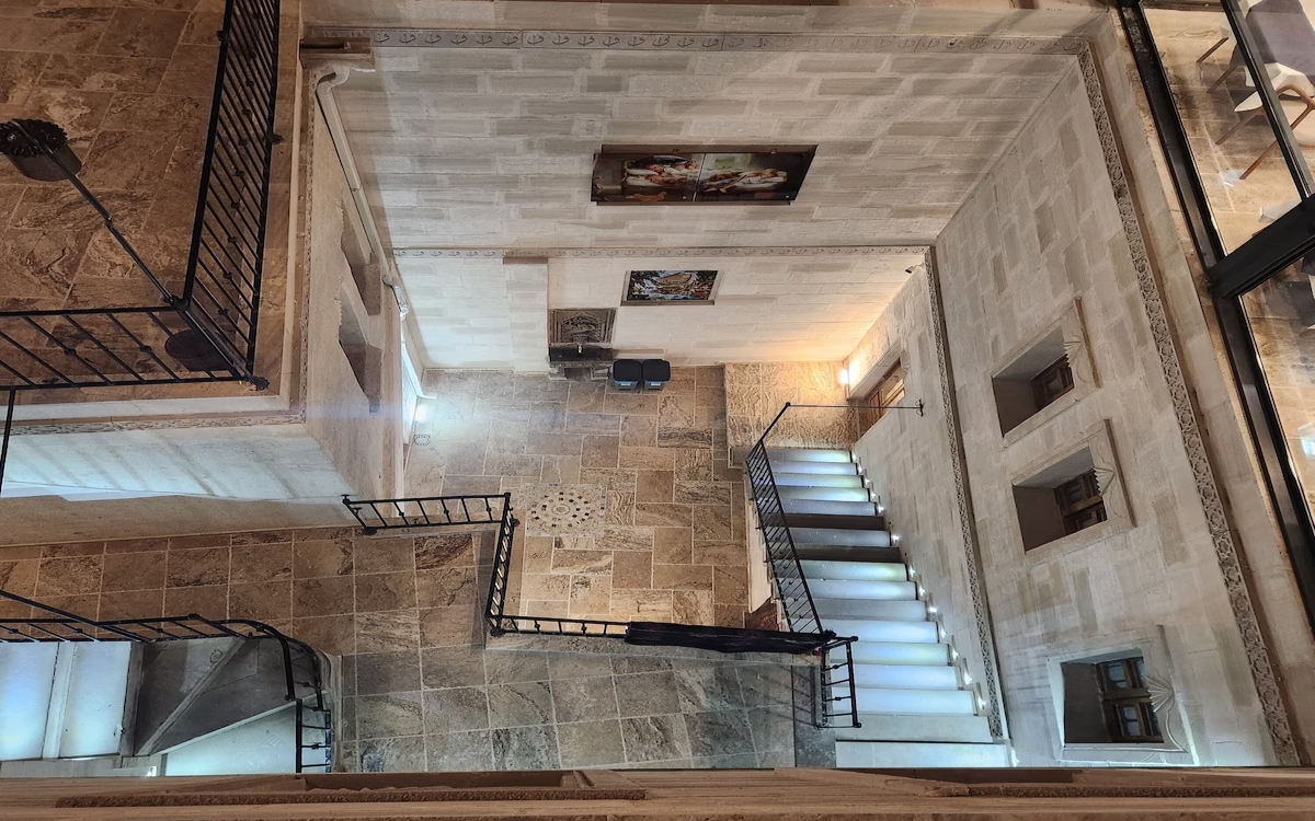 Noahs Ark Cave Hotel 4