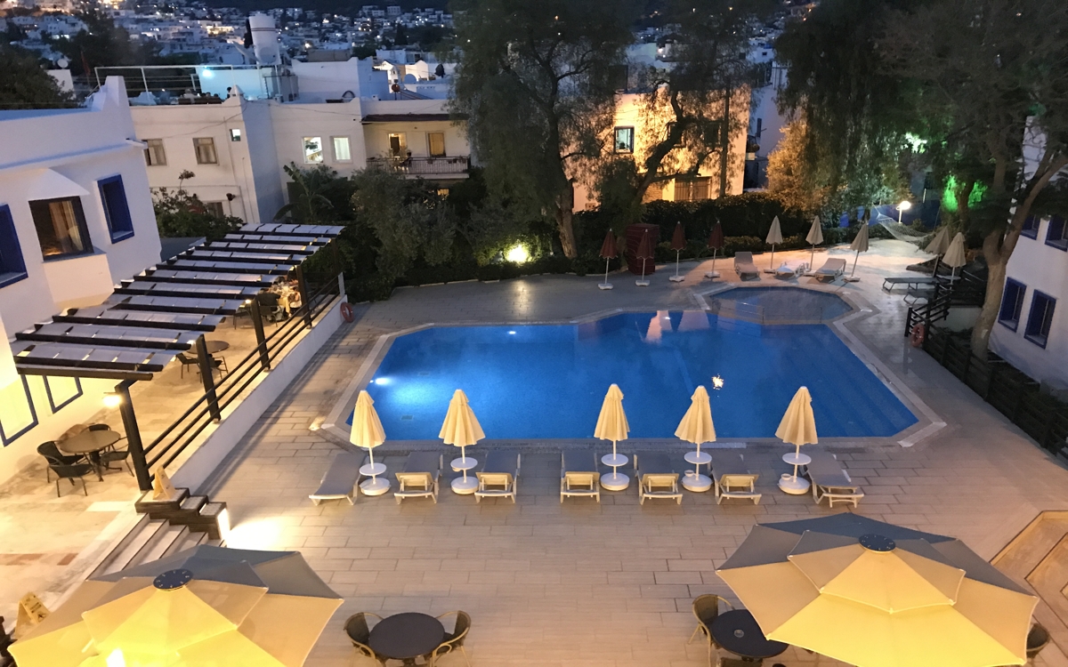 Atrium Hotel 3