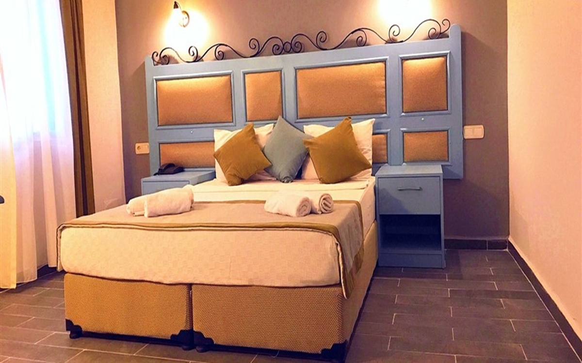Atrium Hotel 4