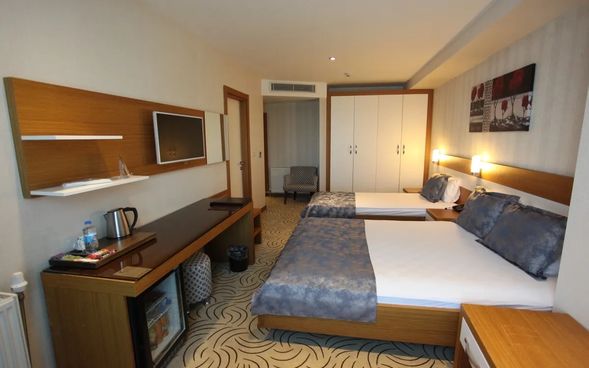 Dies Hotel 4