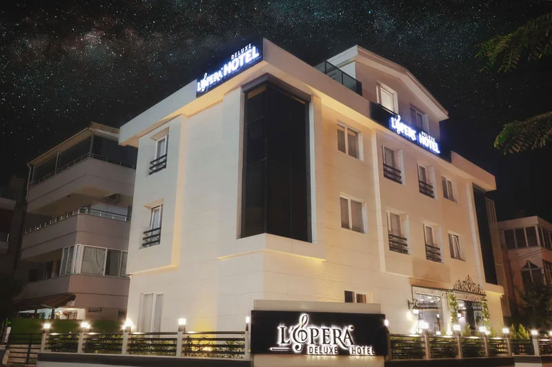 Lopera Deluxe Hotel 2