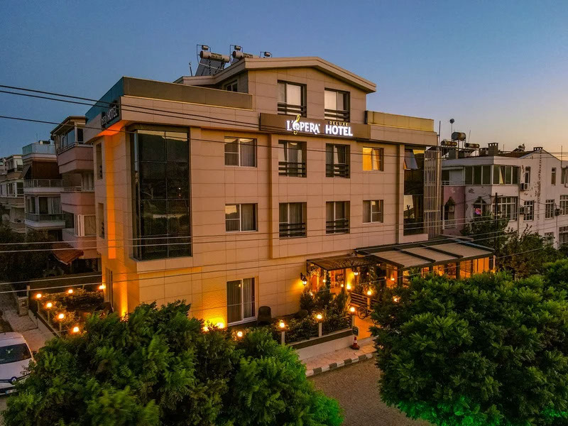 Lopera Deluxe Hotel