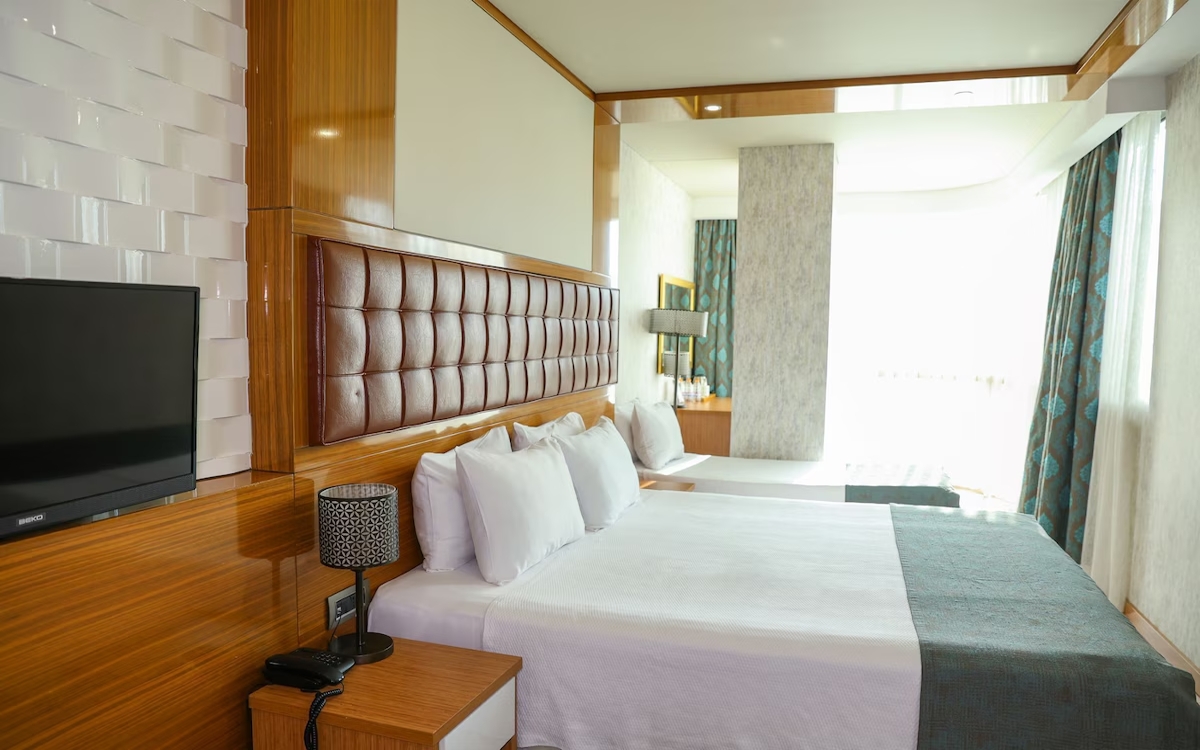 The Hera Platinum Hotel 1