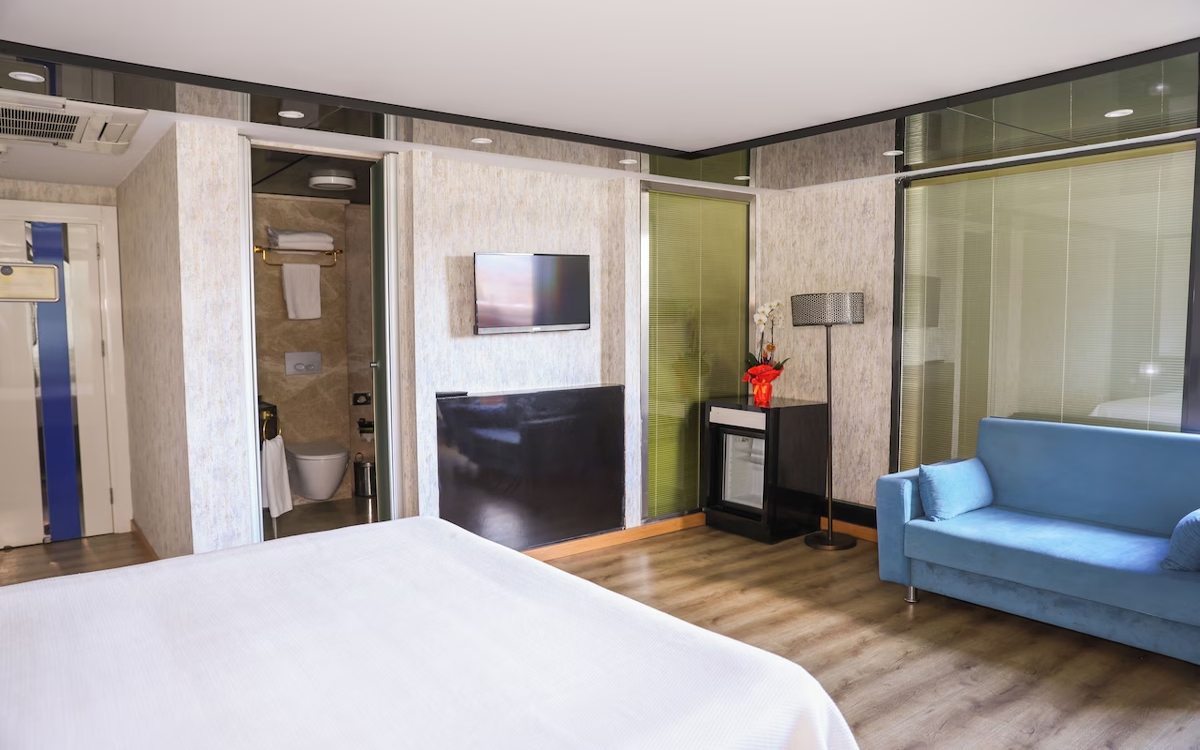 The Hera Platinum Hotel 2
