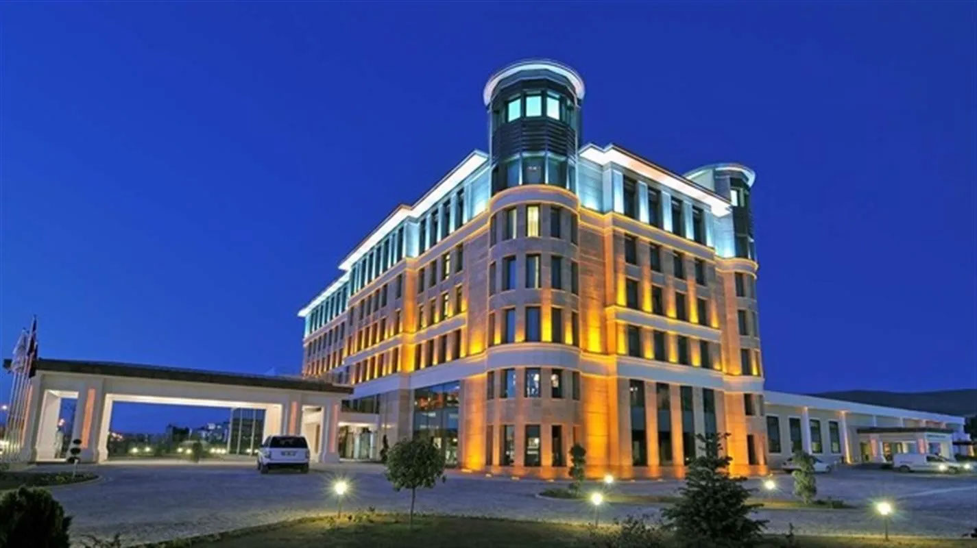 DoubleTree by Hilton Van 1