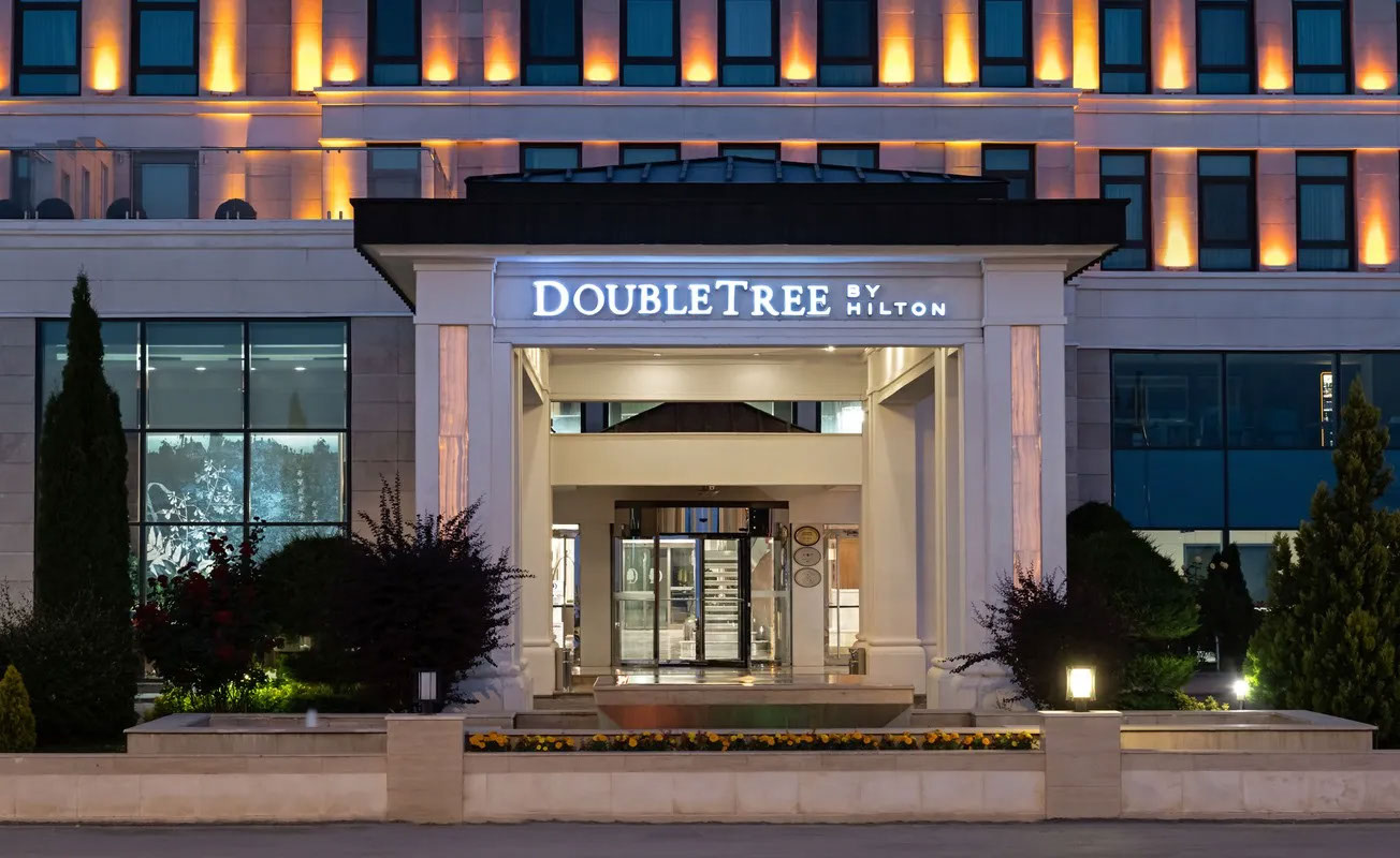 DoubleTree by Hilton Van 3