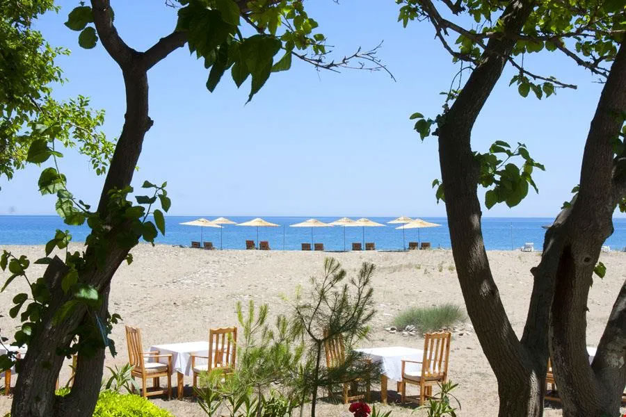 Etenna Beach Bungalows 2
