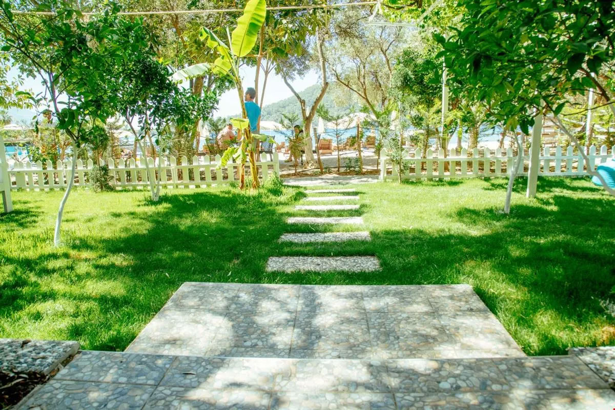 Lagoon Boutique Hotel 3