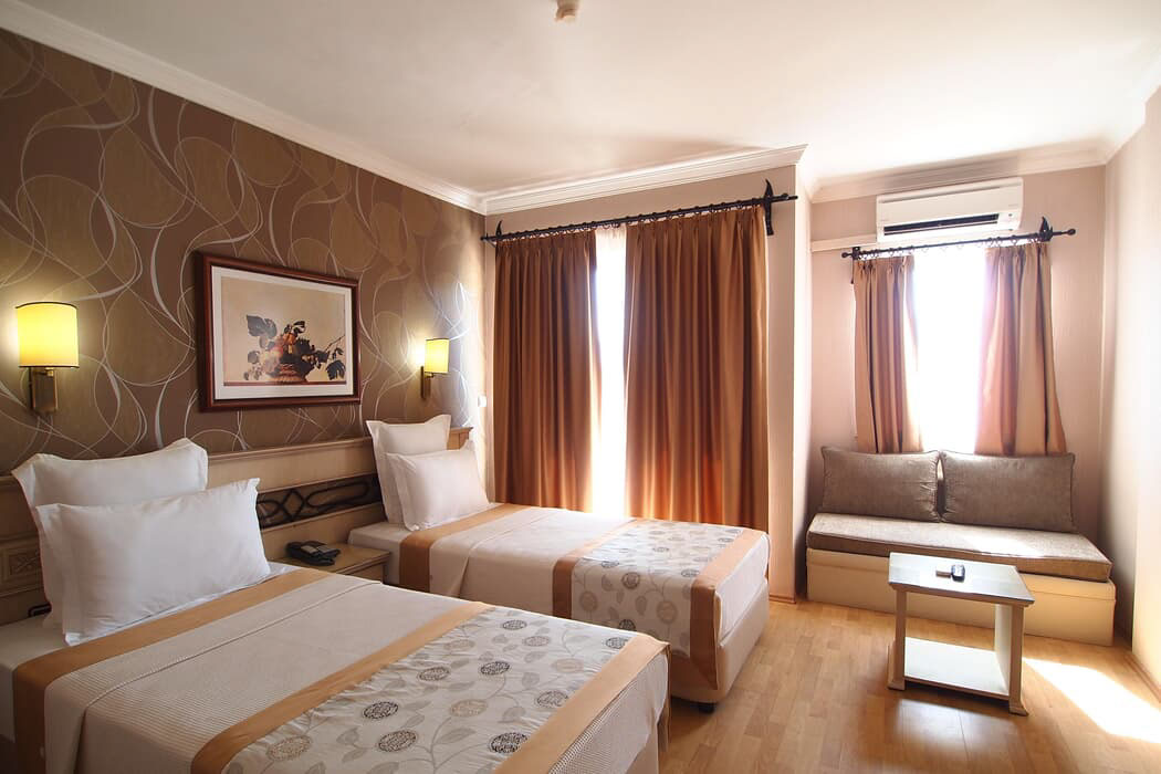 Romance Beach Hotel 3