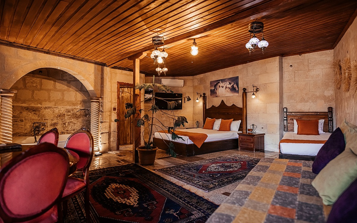 Larissa Cave Hotel 1
