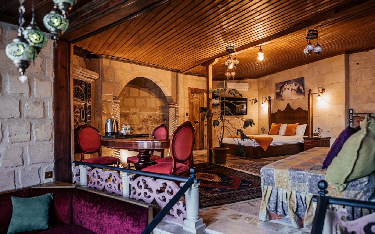 Larissa Cave Hotel 3