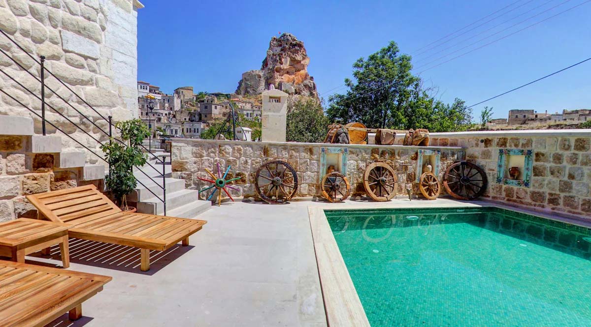 Capp Royal Cave Hotel 2