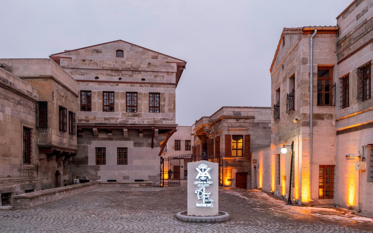 Kerem ile Aslı Hotel