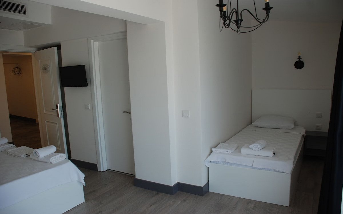 Victoria Hotel Lounge 4