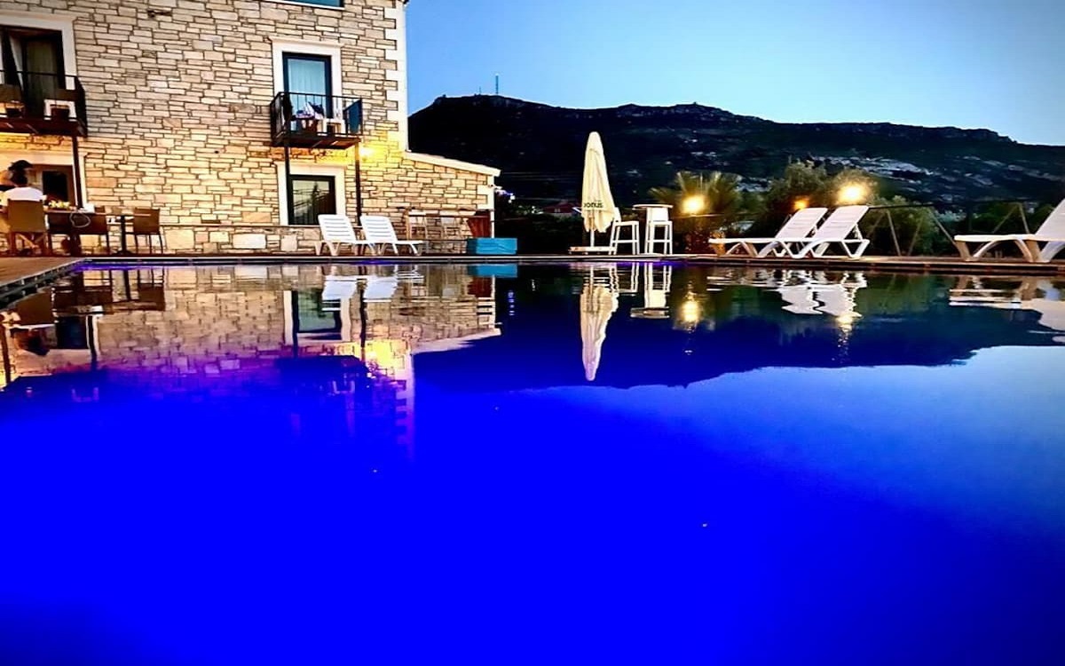 Victoria Hotel Lounge