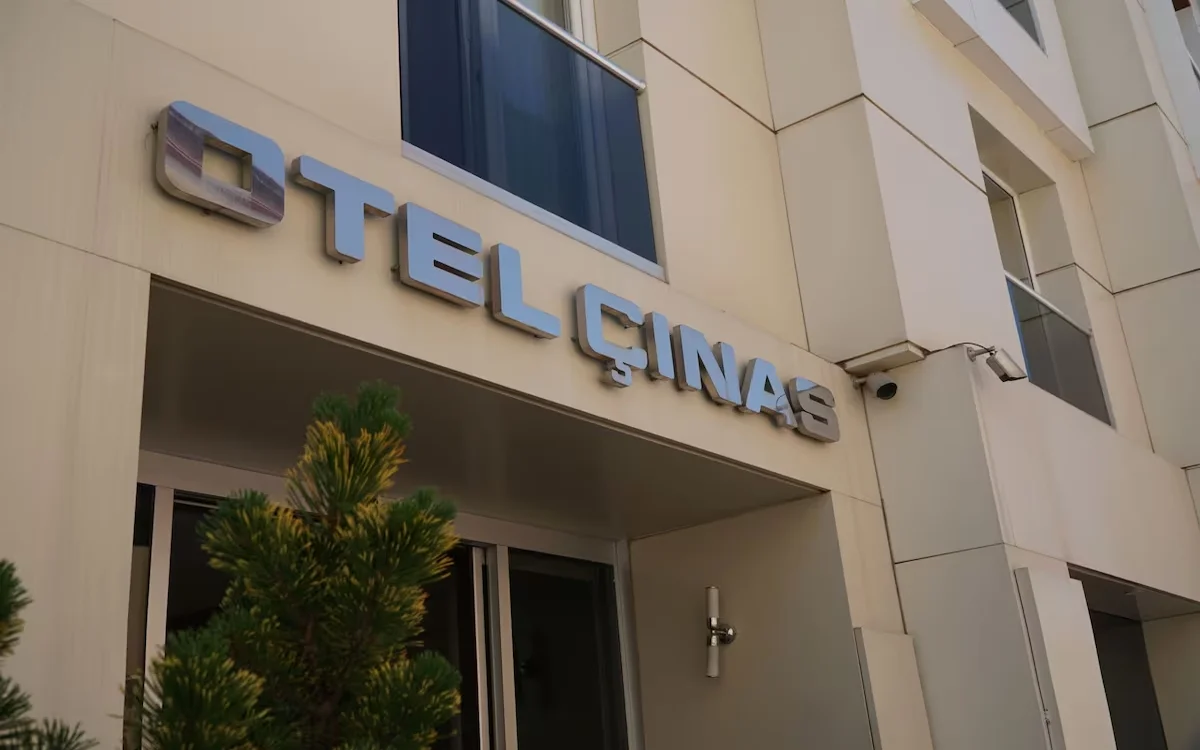 Otel Çınas