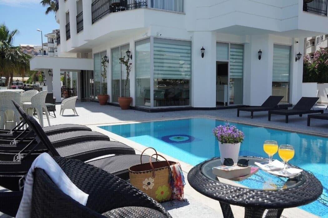 Aurasia Sea Side Hotel 2